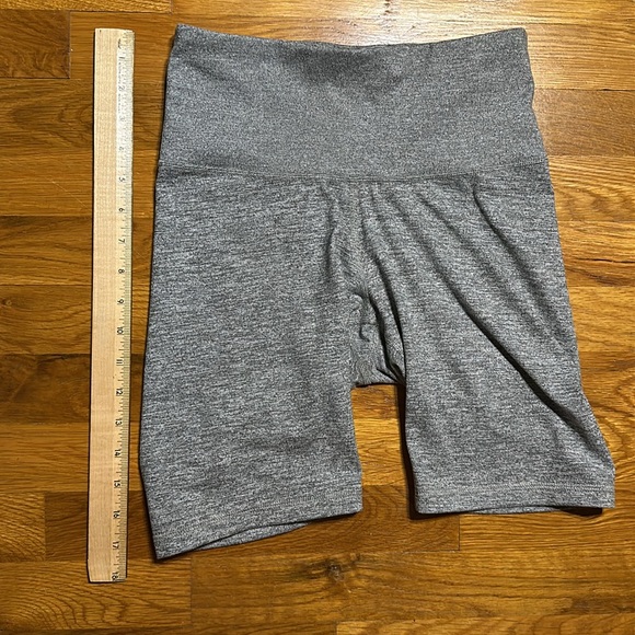 Old Navy - Women’s Highwaisted Active Shorts - Gray - Small - Picture 7 of 7